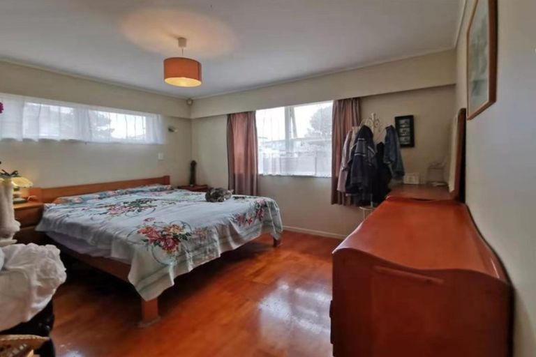 Photo of property in 23 La Trobe Street, Pakuranga Heights, Auckland, 2010