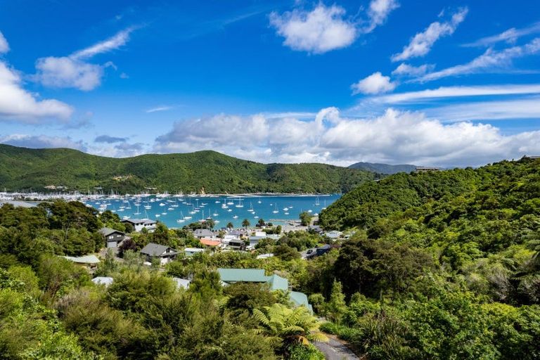 Photo of property in 24 Amelia Crescent, Waikawa, Picton, 7220