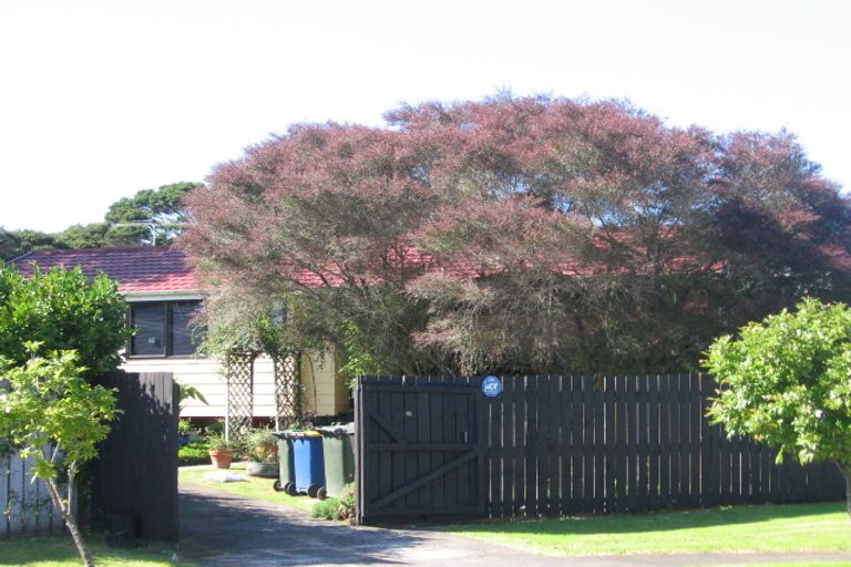 Photo of property in 2/64 Meadowvale Rise, Titirangi, Auckland, 0604