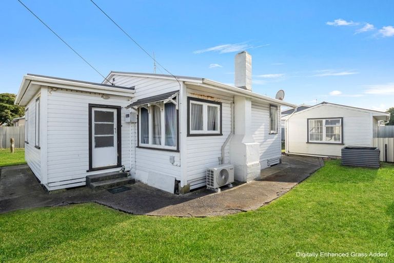 Photo of property in 10 Cornfoot Street, Castlecliff, Whanganui, 4501