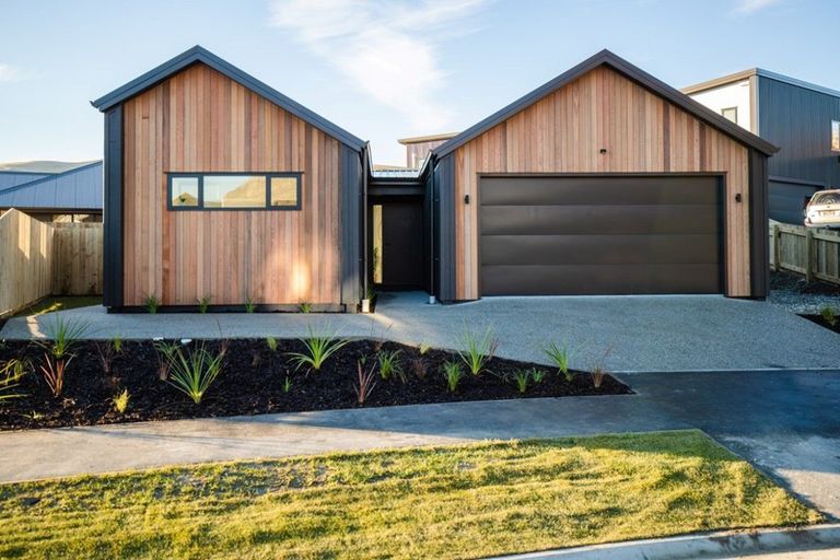 Photo of property in 17 George Drive, Lower Shotover, Queenstown, 9304