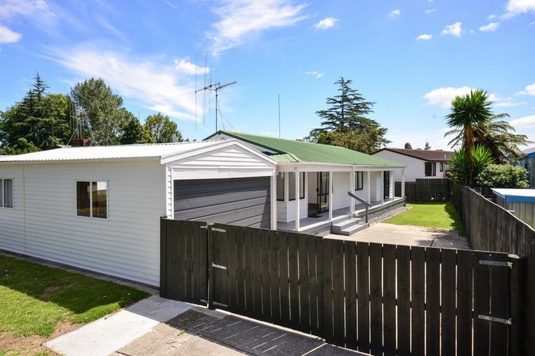 Photo of property in 4a Saint Lukes Place, Bader, Hamilton, 3206