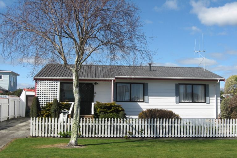 Photo of property in 42 Quinn Road, Levin, 5510