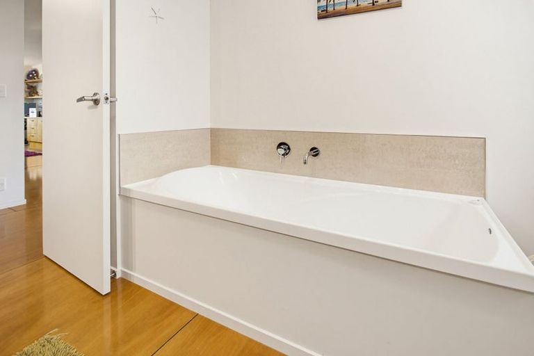 Photo of property in 5 Debenham Drive, Whitianga, 3510