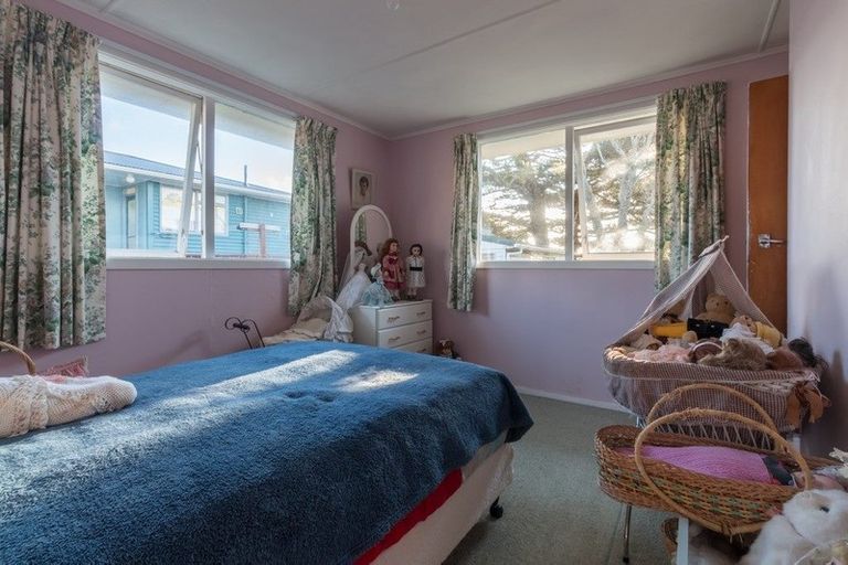 Photo of property in 18 Link Road, Newlands, Wellington, 6037