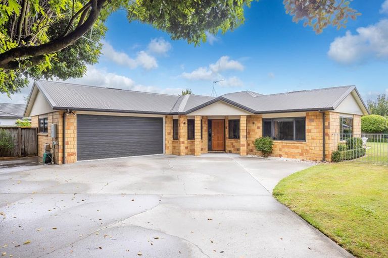 Photo of property in 17 Innswood Place, Rototuna North, Hamilton, 3210