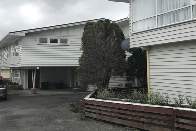 Photo of property in 6 Cherry Grove, Strathmore Park, Wellington, 6022