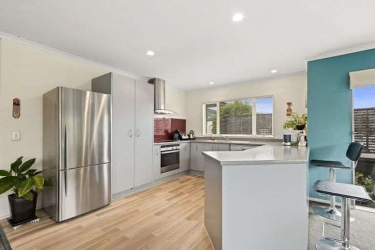 Photo of property in 9 James Nairn Grove, Riverstone Terraces, Upper Hutt, 5018