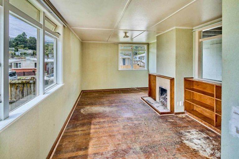 Photo of property in 24-26 Hanson Grove, Stokes Valley, Lower Hutt, 5019