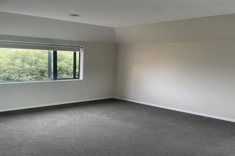Photo of property in 32 Berkshire Drive, Avonhead, Christchurch, 8042
