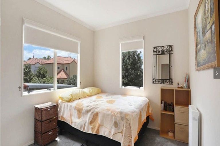 Photo of property in 1 Stolford Crescent, New Lynn, Auckland, 0600