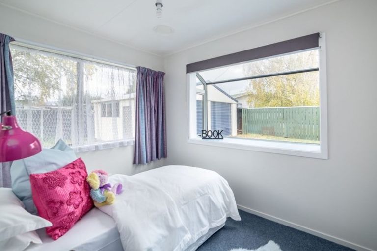 Photo of property in 16 Baillie Crescent, Carterton, 5713