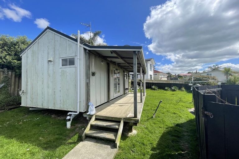 Photo of property in 12 Coniston Avenue, Te Atatu South, Auckland, 0610