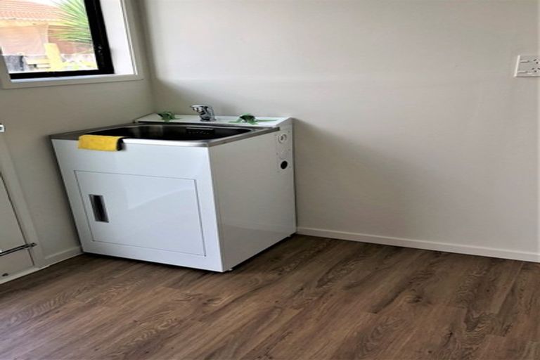 Photo of property in 2/10 Taitimu Drive, Weymouth, Auckland, 2103