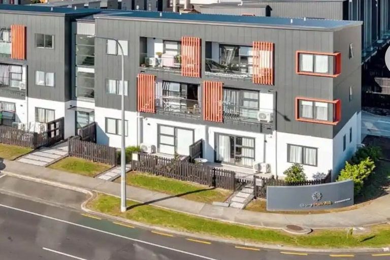 Photo of property in 2/25 Flat Bush School Road, Flat Bush, Auckland, 2019