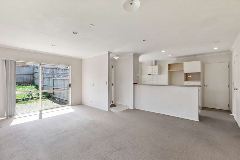 Photo of property in 16 Ashmere Lane, Weymouth, Auckland, 2103