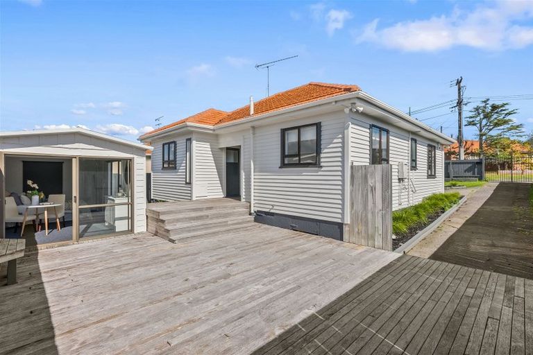 Photo of property in 1/18 Ashlynne Avenue, Papatoetoe, Auckland, 2025