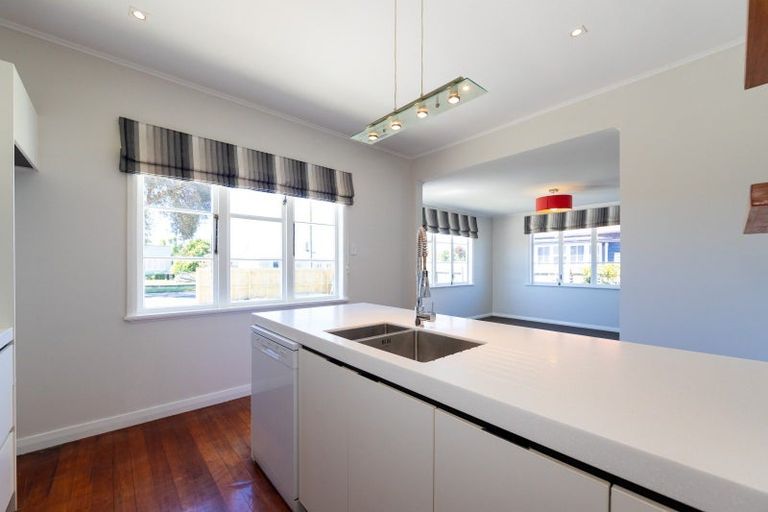 Photo of property in 35 Nuffield Avenue, Marewa, Napier, 4110