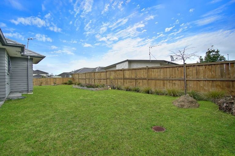 Photo of property in 14 Gelderland Way, Karaka, Papakura, 2113