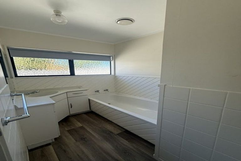 Photo of property in 13 Pyle Road West, One Tree Point, 0118