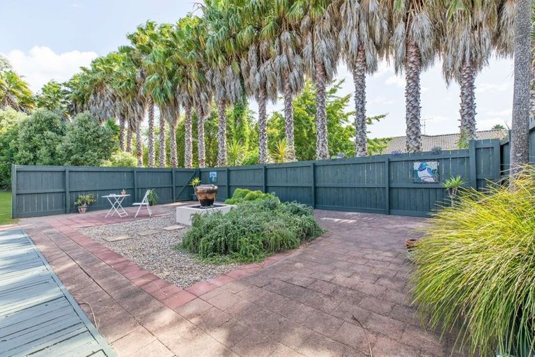 Photo of property in 16 Awaroa Stream Drive, Waiuku, 2123