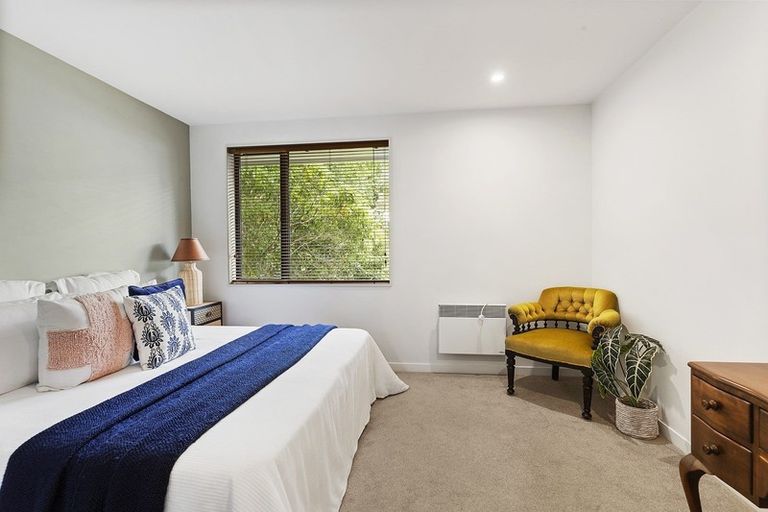 Photo of property in 1/8 Thatcher Crescent, Crofton Downs, Wellington, 6035