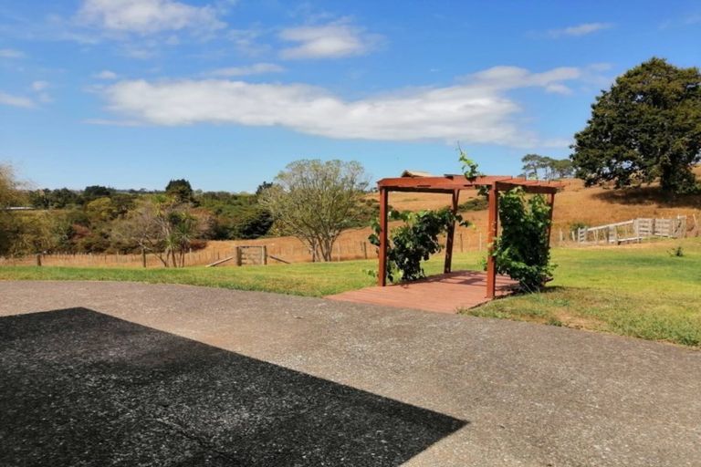 Photo of property in 299 Pine Valley Road, Dairy Flat, Silverdale, 0992