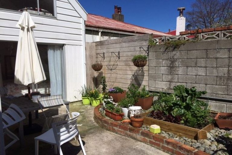 Photo of property in 43 Patanga Crescent, Thorndon, Wellington, 6011