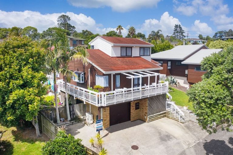Photo of property in 1/22 Bronzewing Terrace, Unsworth Heights, Auckland, 0632