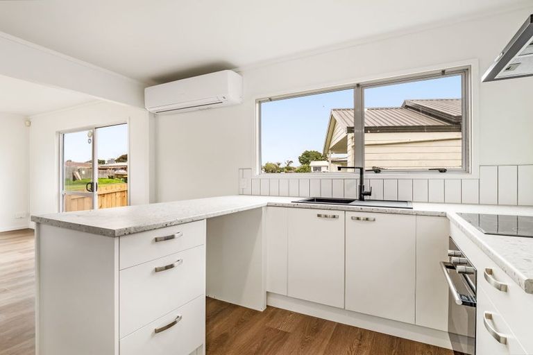 Photo of property in 1/24 Solveig Place, Randwick Park, Auckland, 2105