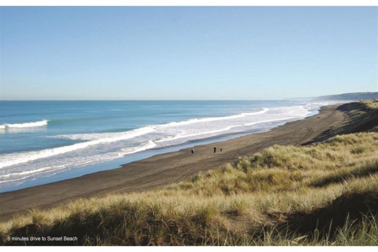 Photo of property in 4 Mission Road, Port Waikato, Tuakau, 2695