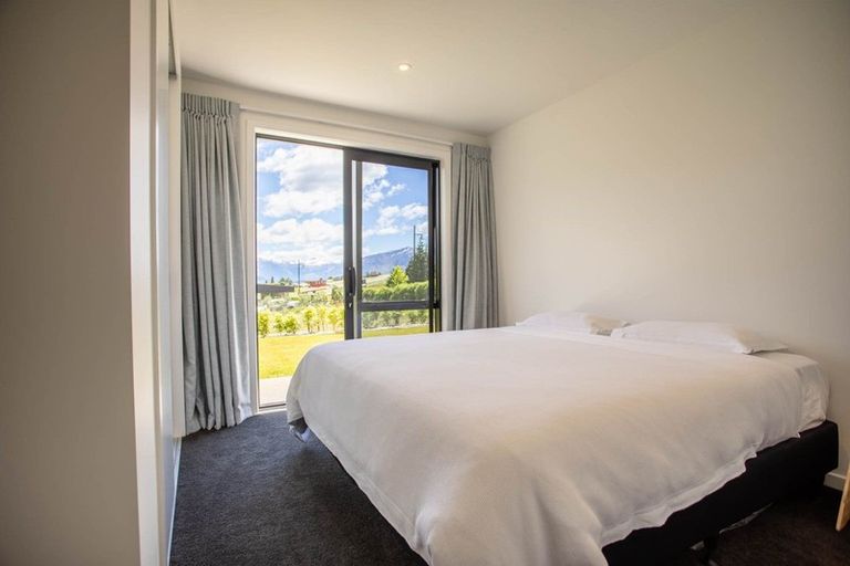 Photo of property in 31 Kirimoko Crescent, Wanaka, 9305
