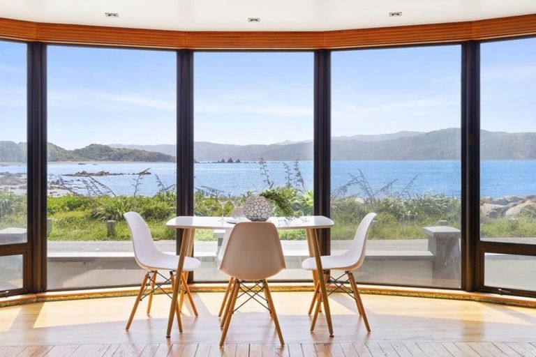 Photo of property in 167 Breaker Bay Road, Breaker Bay, Wellington, 6022