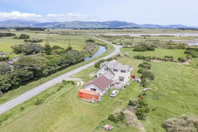 Photo of property in 55 Kapiti Lane, Otaki Beach, Otaki, 5512