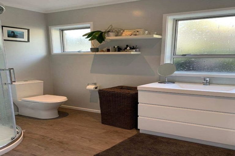 Photo of property in 2/2 Vari Place, Bayview, Auckland, 0629