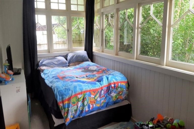 Photo of property in 2/193a Henderson Valley Road, Henderson, Auckland, 0612