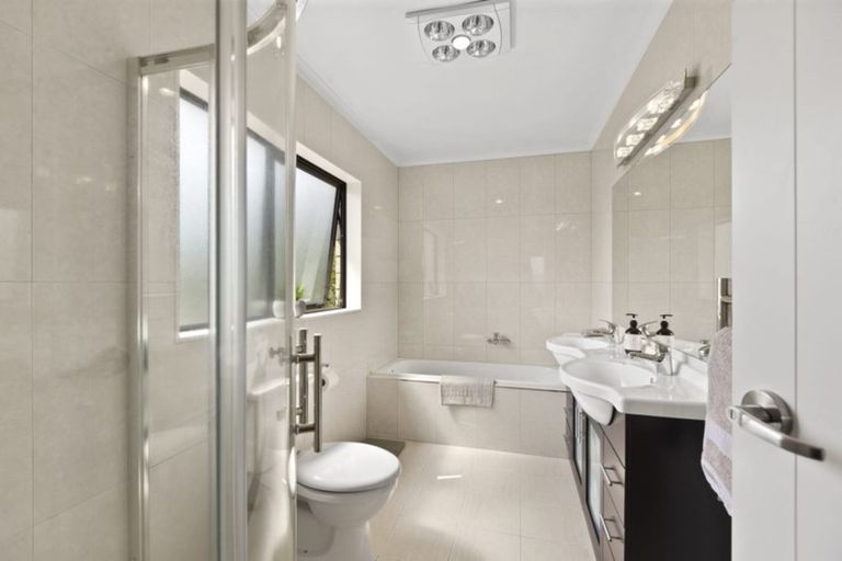 Photo of property in 23 Reeves Road, Pakuranga, Auckland, 2010