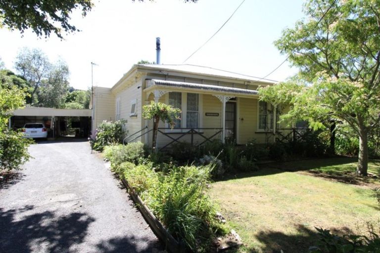 Photo of property in 9 Olsen Street, Eketahuna, 4900