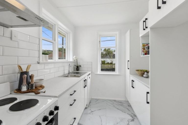 Photo of property in 17 Strand Crescent, Naenae, Lower Hutt, 5011