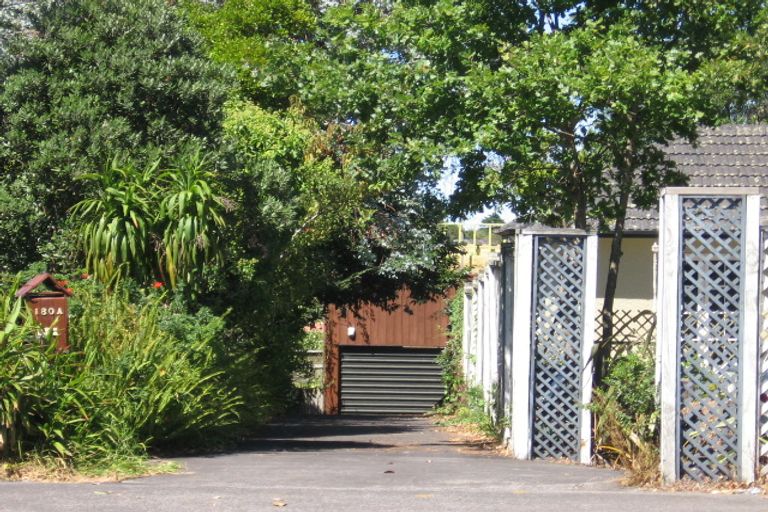 Photo of property in 1/180 Onewa Road, Birkenhead, Auckland, 0626