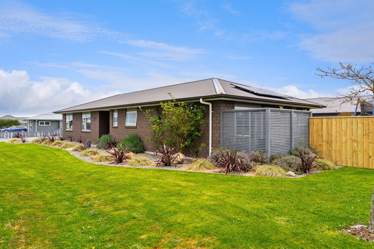 Photo of property in 1 Routhan Way, Carterton, 5713