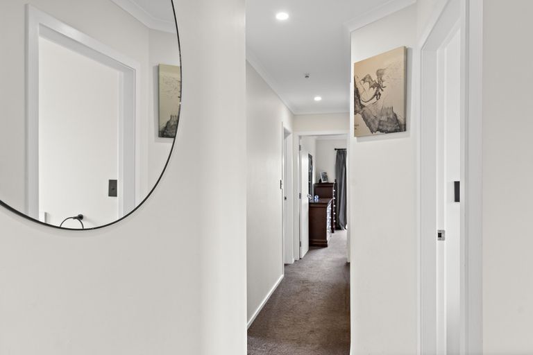 Photo of property in 1 Routhan Way, Carterton, 5713