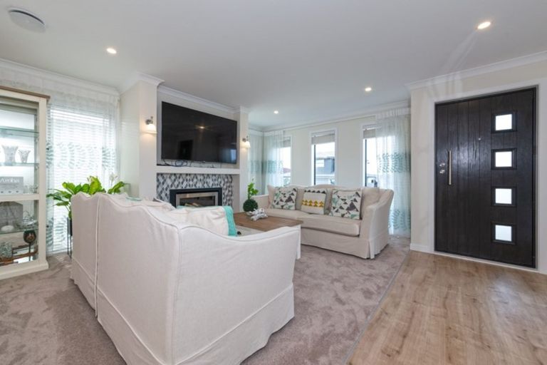 Photo of property in 35 Dida Park Drive, Kumeu, 0810