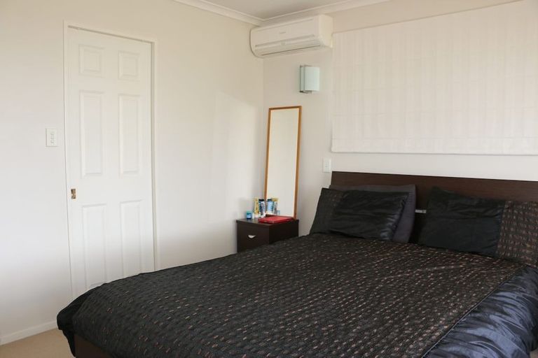 Photo of property in 28 Black Teal Close, Unsworth Heights, Auckland, 0632