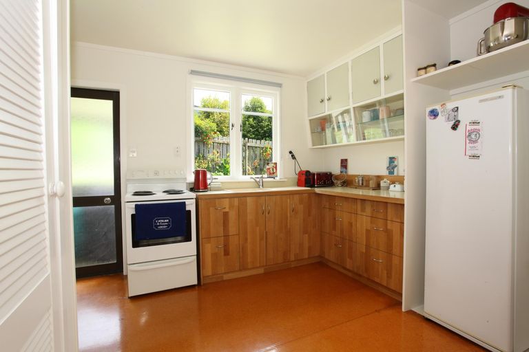 Photo of property in 6b Cross Street, Raglan, 3225