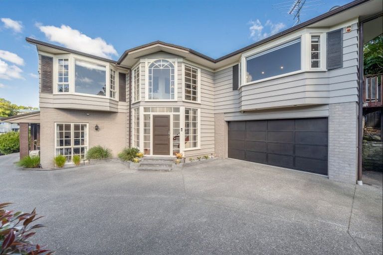 Photo of property in 8 Kerry Dell, Cockle Bay, Auckland, 2014