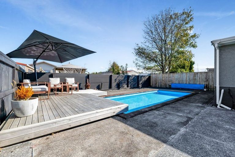 Photo of property in 11 Fantham Street, Hawera, 4610