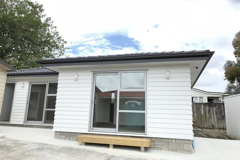 Photo of property in 127 Moire Road, West Harbour, Auckland, 0618