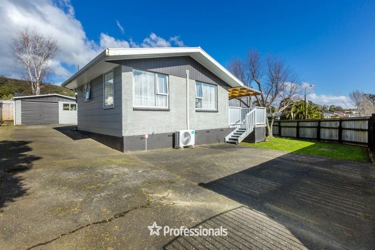 Photo of property in 90 Norana Road, Timberlea, Upper Hutt, 5018