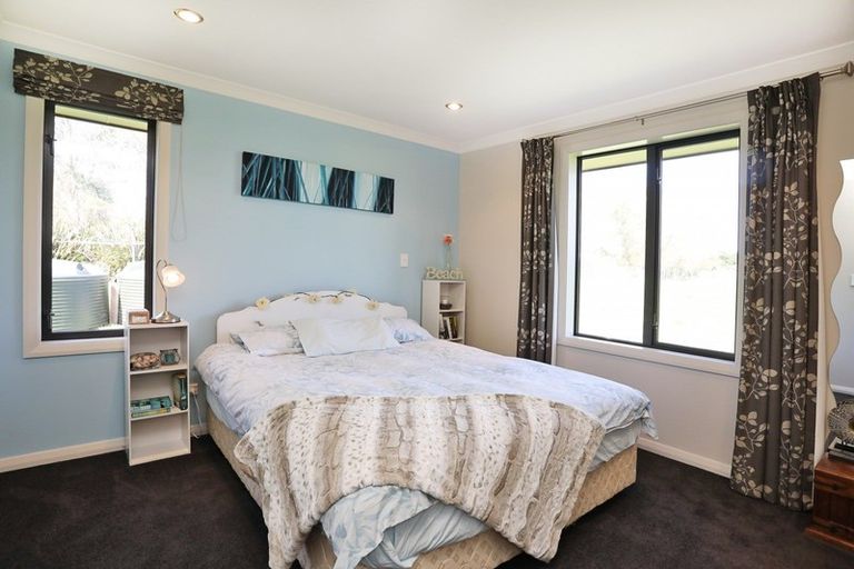 Photo of property in 34 Mckellar Road, Seaward Bush, Invercargill, 9871